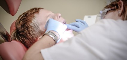 Dbanie o zęby należy rozpocząć jak najwcześniej